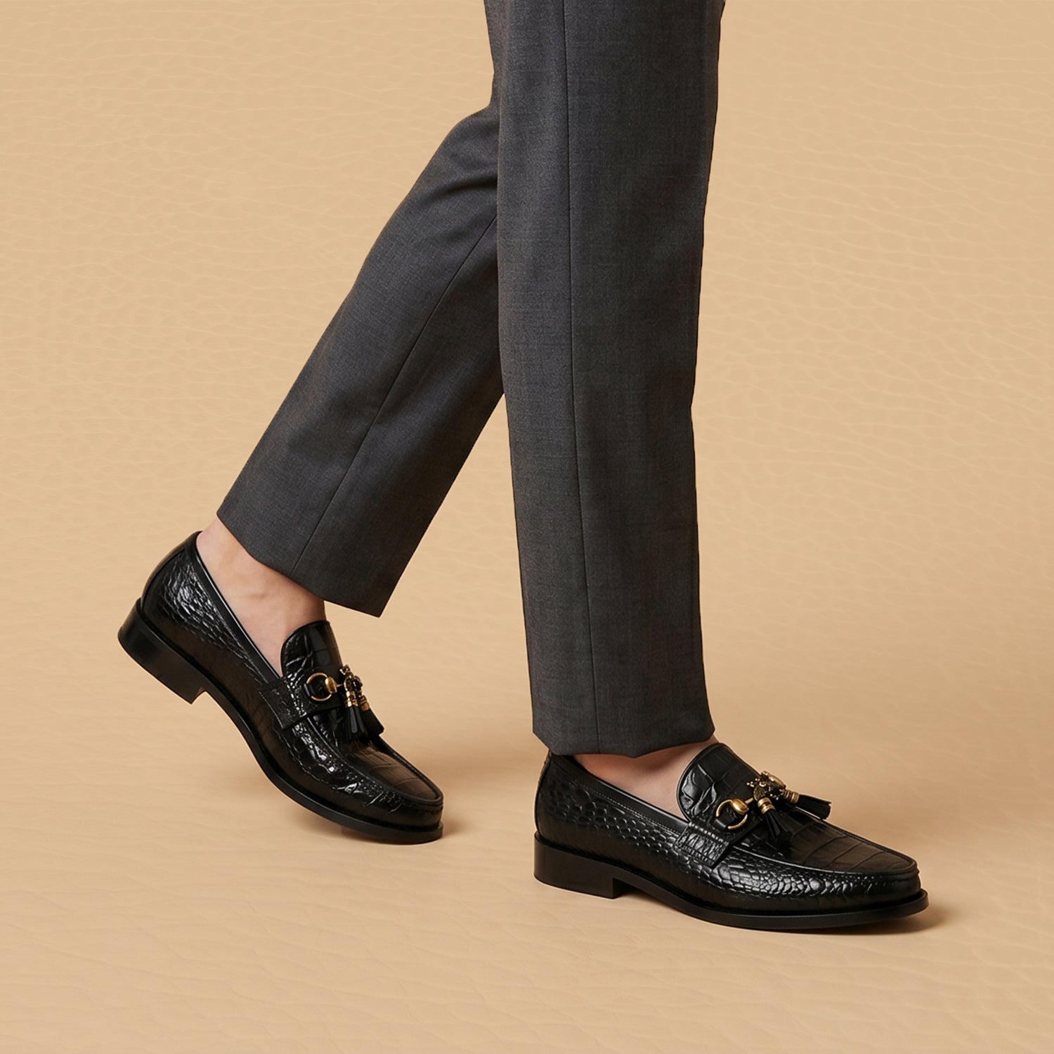 leather tussel black-026