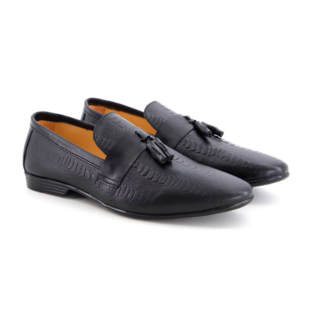 Embossed with Tassel -2010 - Black leather moccasins