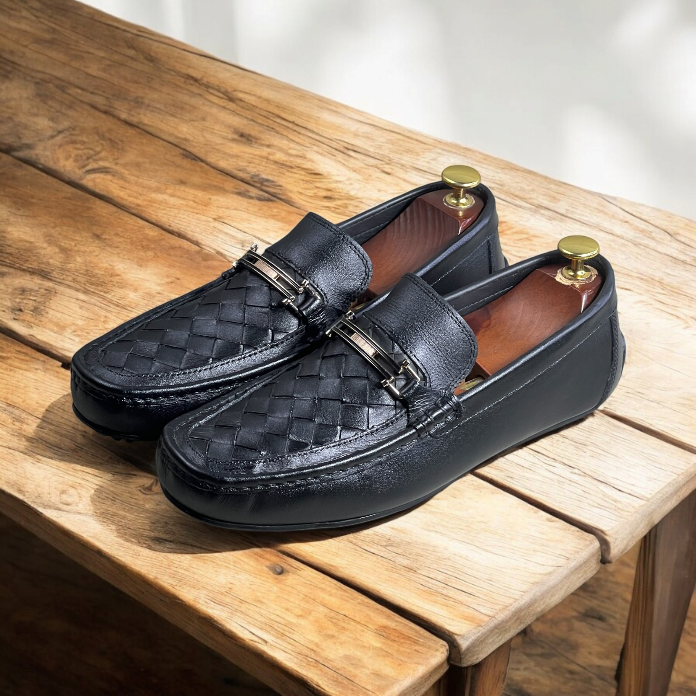 Leather paroi with buckle black-1162