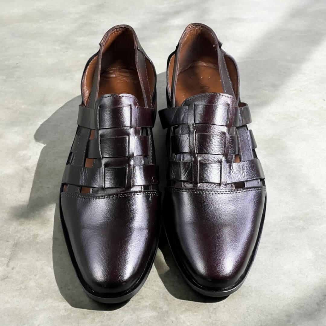 Royal Cut Brown 1002 by Coarix Leather –  featuring a soft padded leather lining, anti-bacterial interior